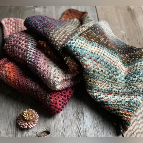 🧶 NWT hand crafted cowl neck warmer Blues greys burgundy creams O/S Peruvi… - Picture 4 of 10